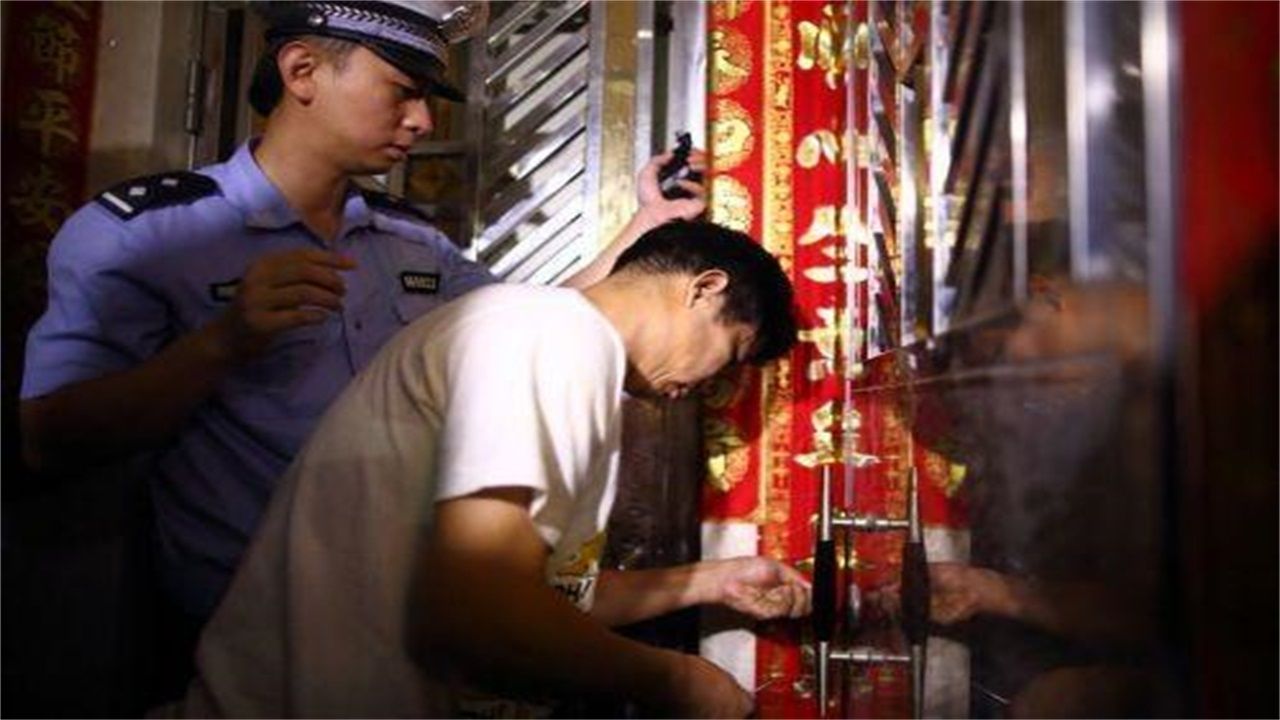 阿里地区请开锁师傅开了锁后，师傅